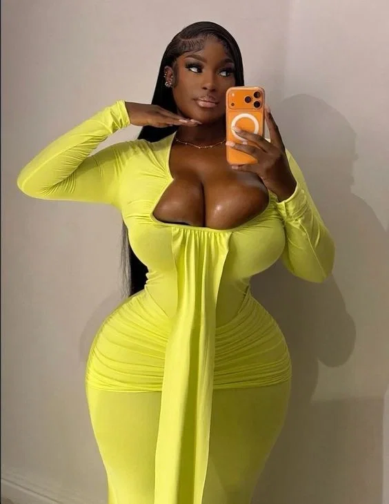 Avatar of Jasmine Walker / Does this dress still fit her?