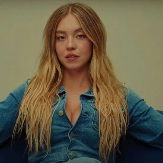 Avatar of Sydney Sweeney but she is a cop