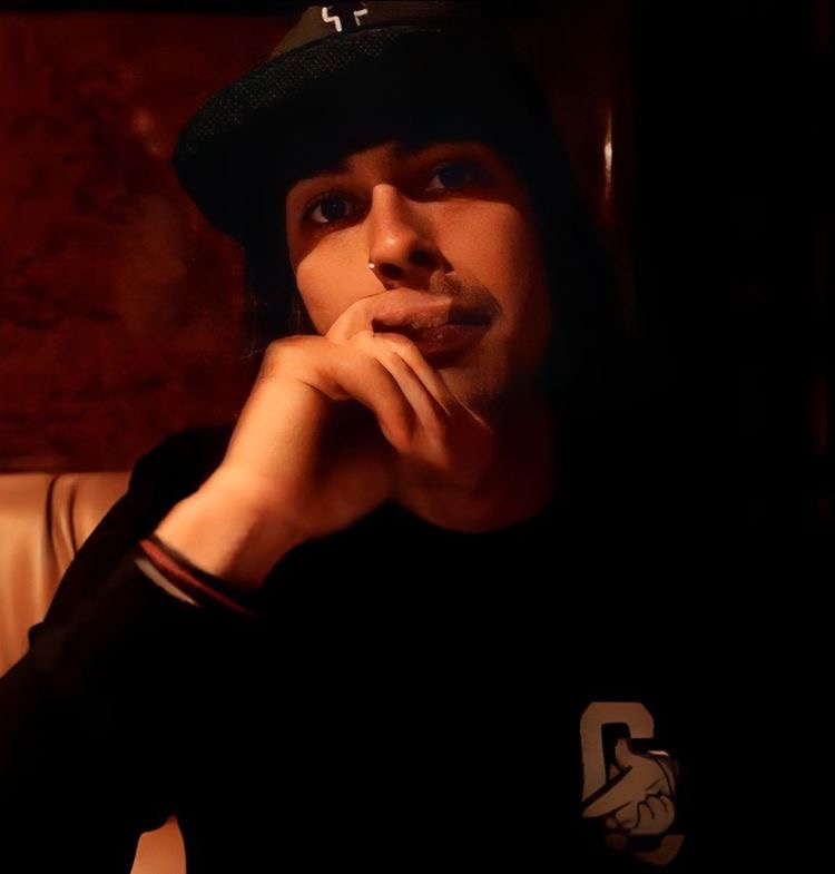 Avatar of Vic Fuentes 