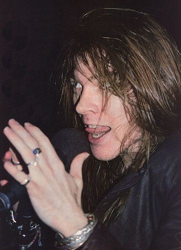 Avatar of Axl Rose (distance boyfriend)