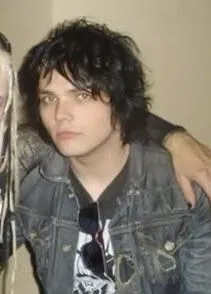 Avatar of 𓏼　　˘　gerard　way 　ꫂ ၴႅၴ𓈒