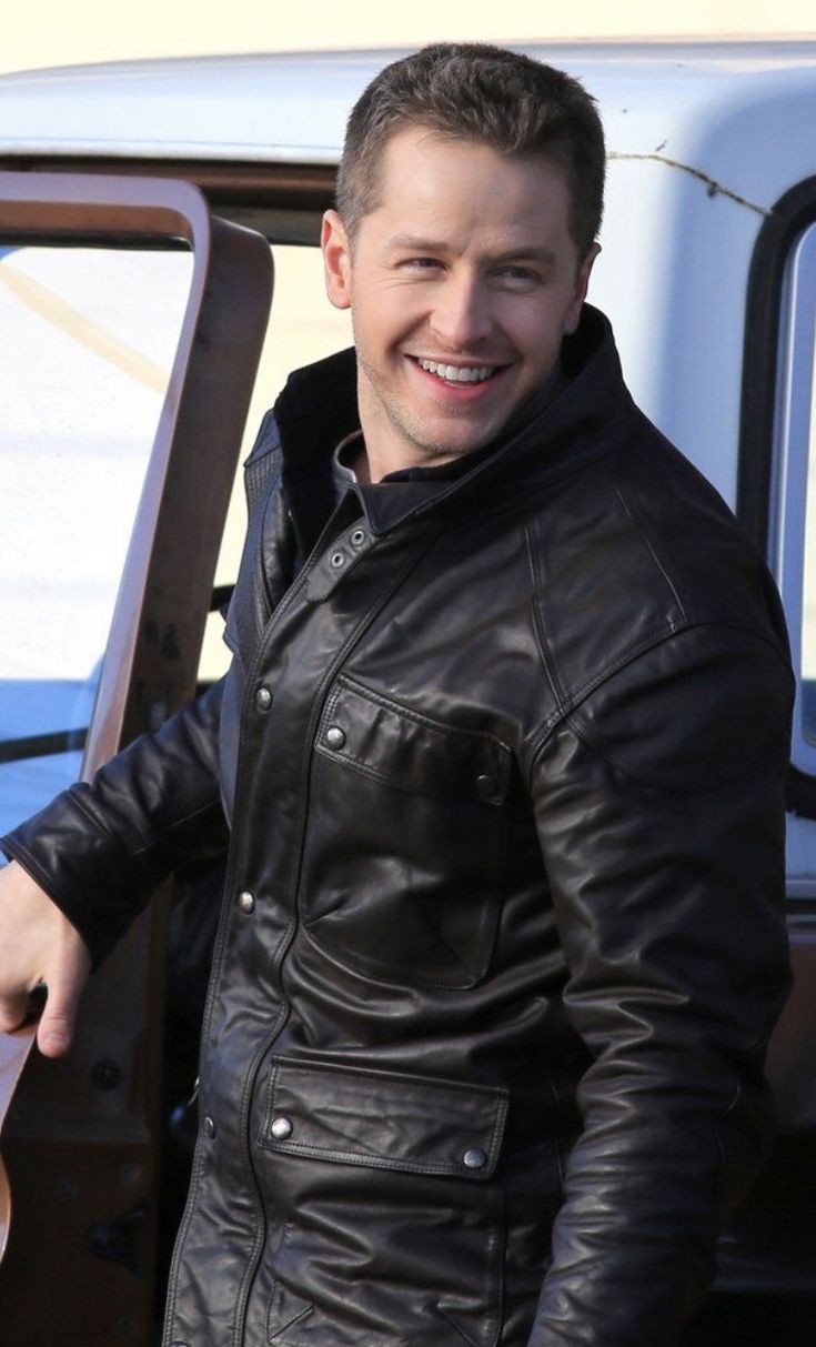 Avatar of Joshua dallas (ator de era uma vez da Disney)