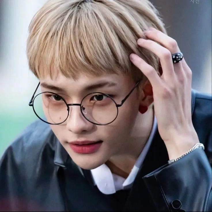 Avatar of Hyunjin. (Teacher)