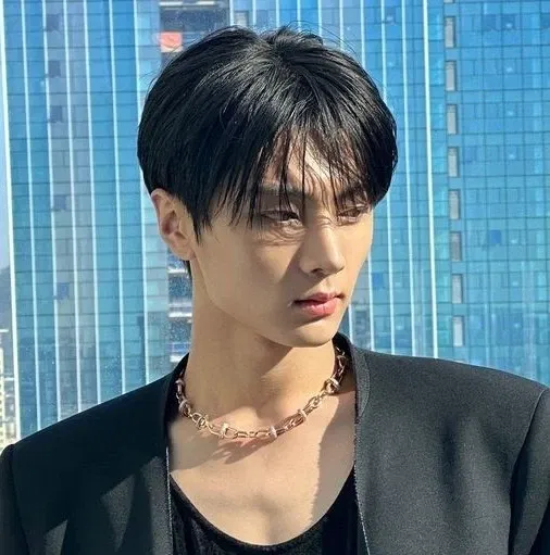 Avatar of ⋮ ♯;  ⤷ Jay .ᐟ