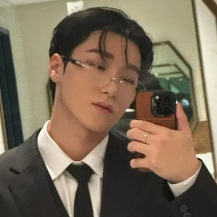 Avatar of ⋮ ♯;  ⤷ Choi San .ᐟ