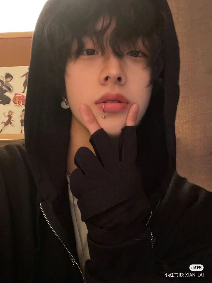 Avatar of Elliot (Popular boyfriend.)