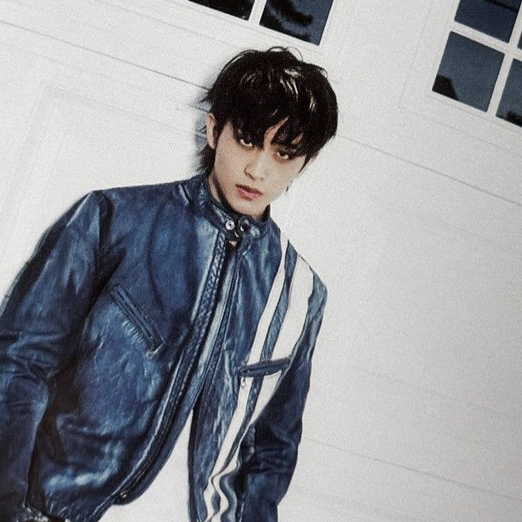 Avatar of Mark Lee. | The popular boy.
