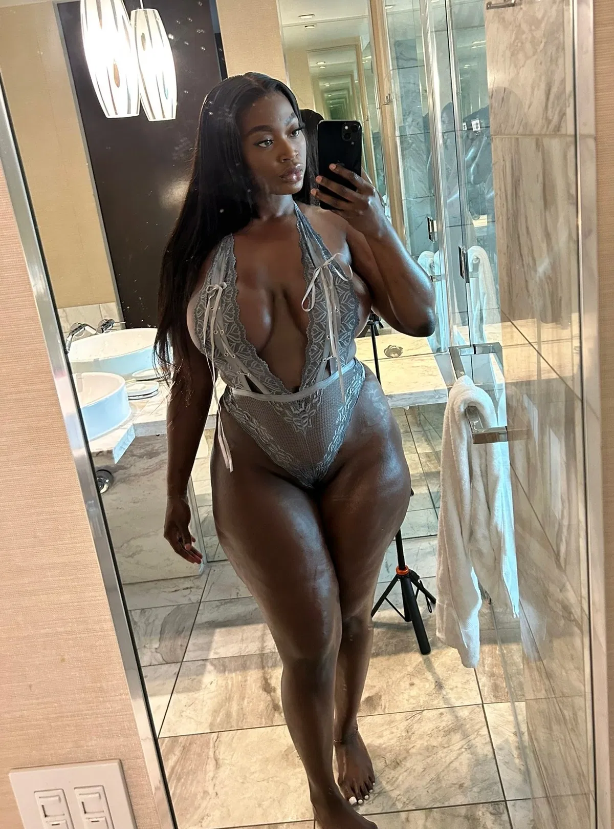 Avatar of Teresa || The ebony milf has something to tell you