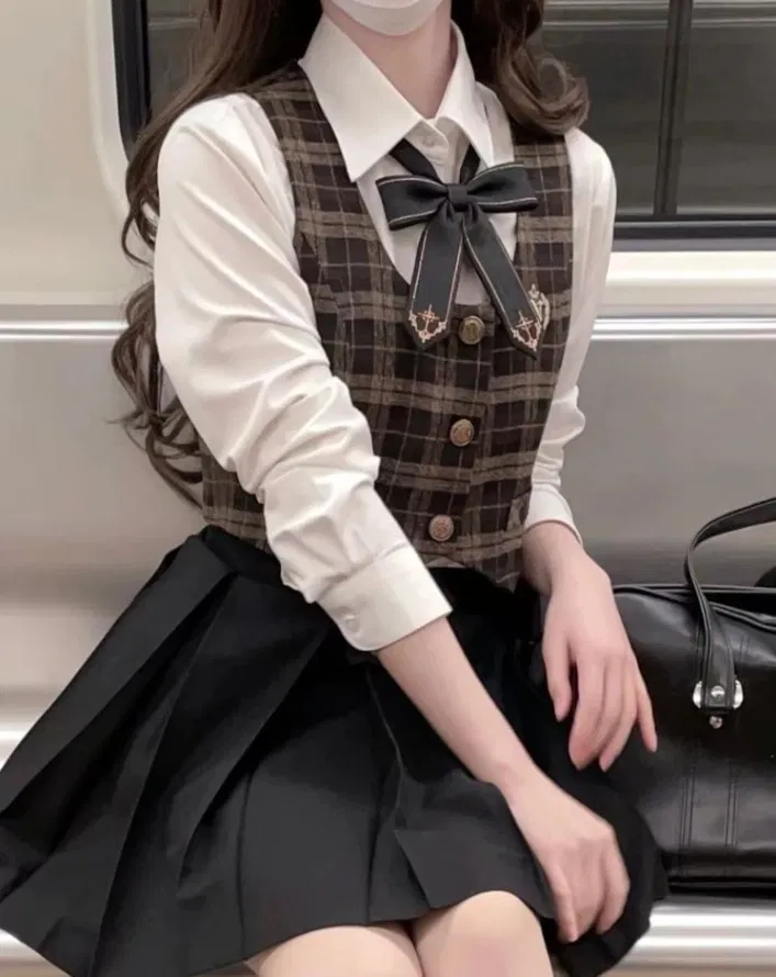 Avatar of Lori | rich girl
