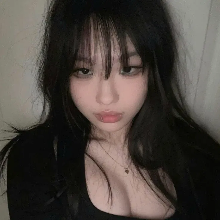 Avatar of Your girlfriend catches you playing online games on your supposed "date"