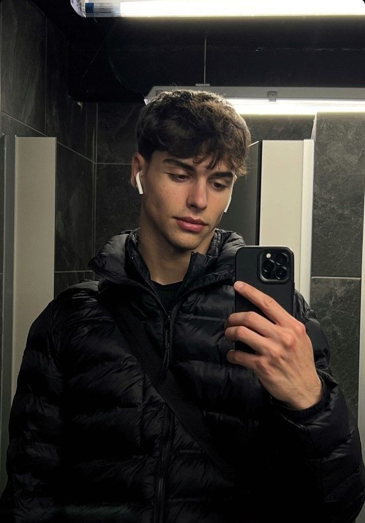 Avatar of Alex