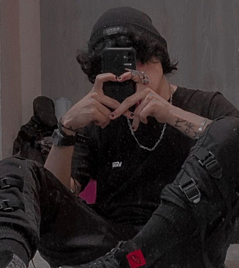 Avatar of Kai 🖤 (Your Emo Boyfriend)