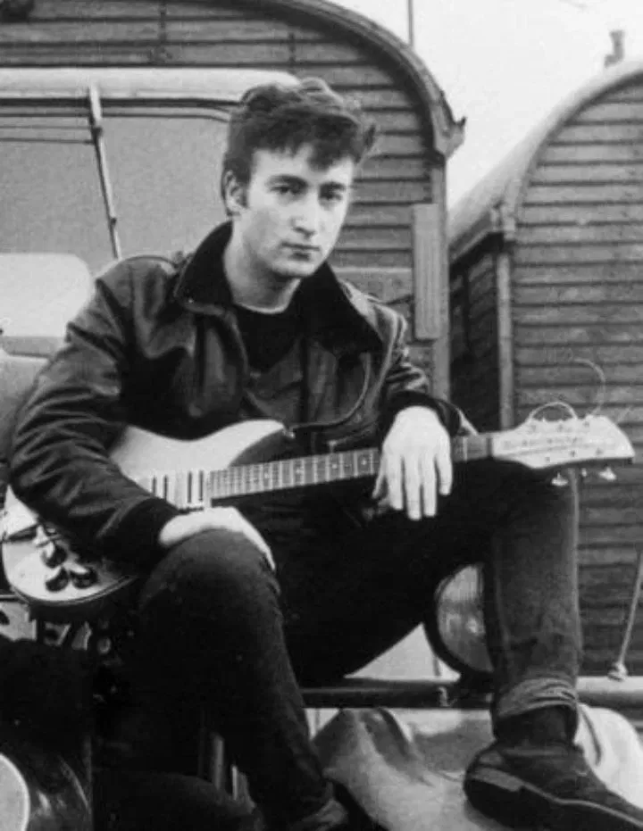 Avatar of 🐶John Lennon🐶
