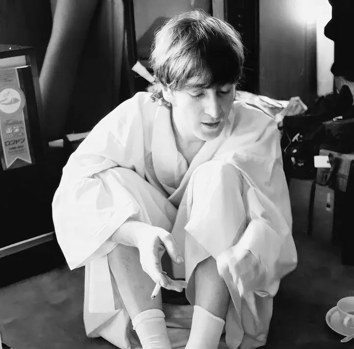 Avatar of ︵︵ John Lennon . 冬
