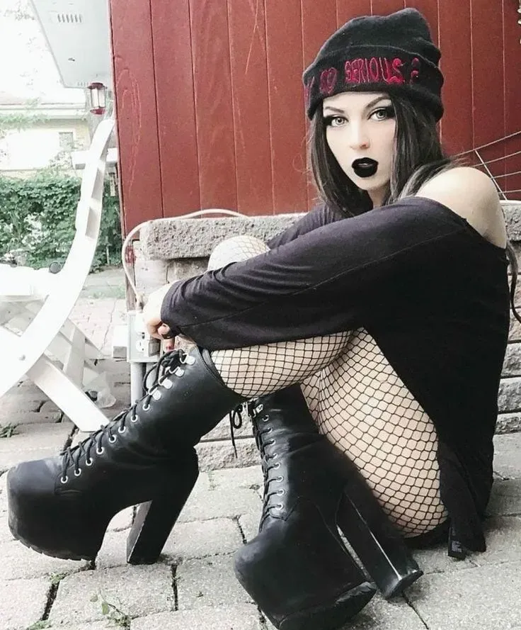 Avatar of Nika, your goth bitch roommate.