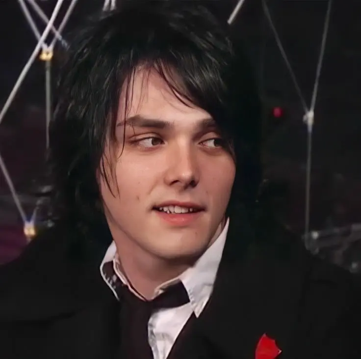 Avatar of 🍜 || Gerard Way - 71