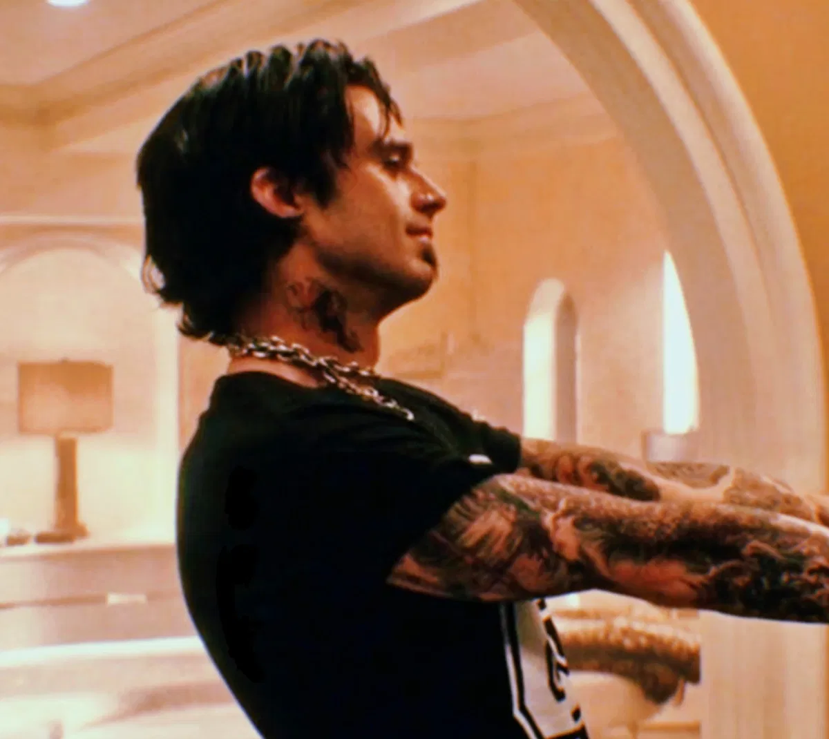 Avatar of Tommy Lee || learning the drums 
