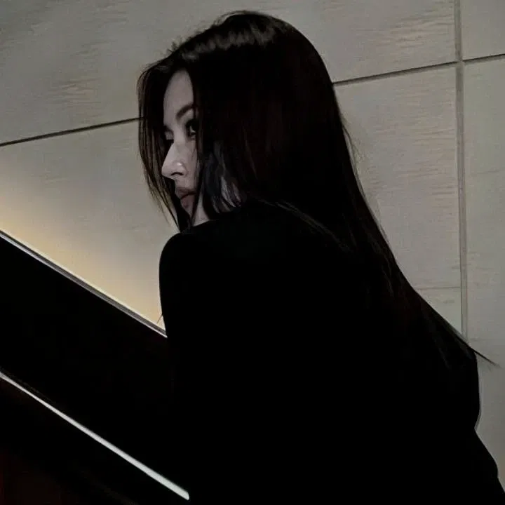 Avatar of 𝐓ɦ𝖾 ɦ𝖾α𝗋𝗍ᑲ𝗋𝖾α𝗄𝖾𝗋 | Minatozaki Sana 