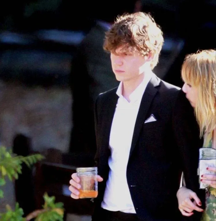 Avatar of evan peters | wedding day