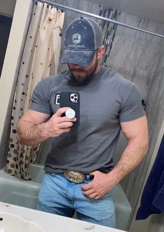 Avatar of Andy (Your DILF Coach)