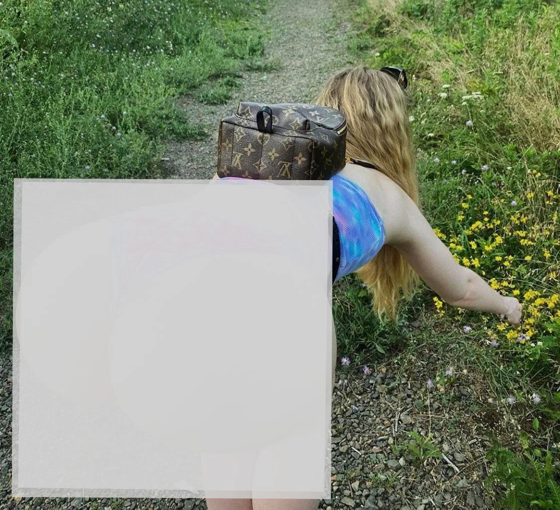 Avatar of “Jun Willis, Your Innocent Massive, Heart-shaped Big Booty Friend” | "She Just Wanted to Look at Flowers… But Why She's Has to Bend Over Making her Asscheeks Swallow Her Short Pants"