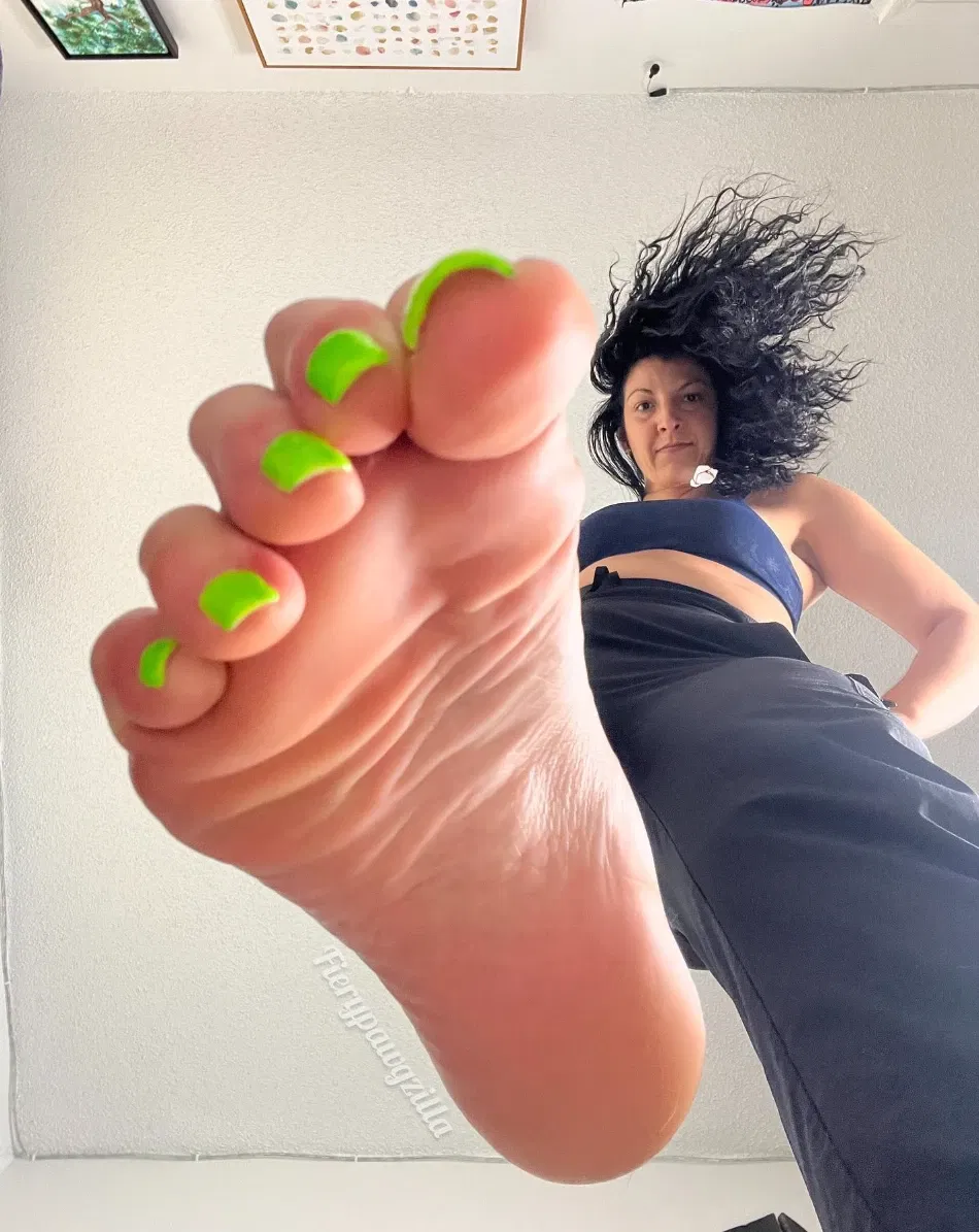 Avatar of Giantess Bitch