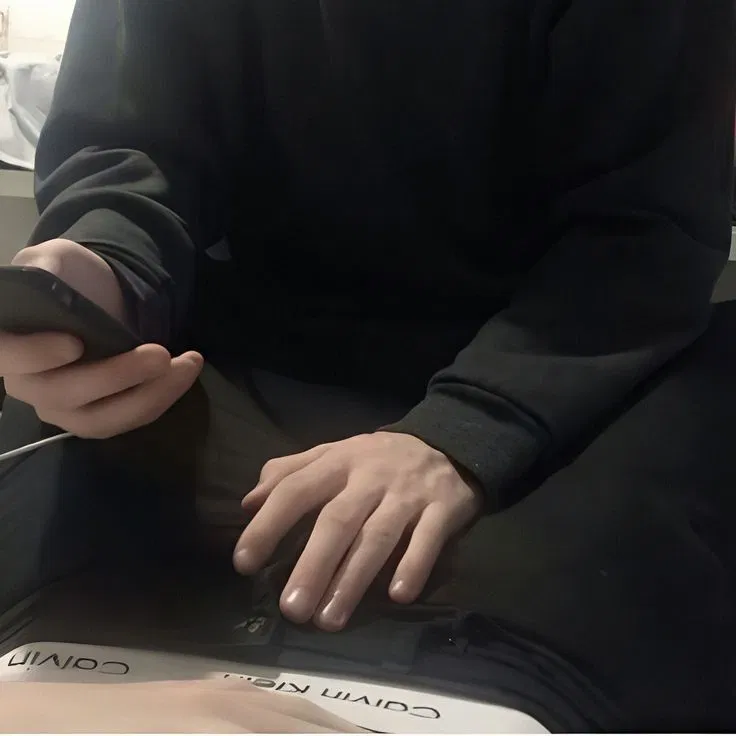Avatar of Distracted (boy)friend