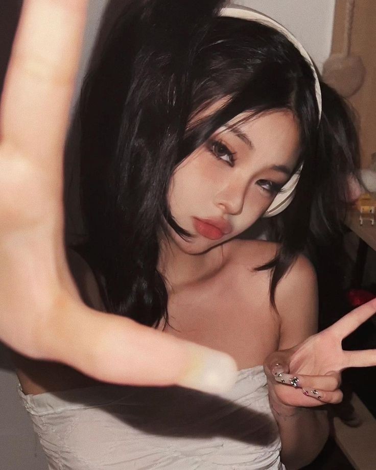 Avatar of Amiki! (Chat with Me! i dont control it but Idk)