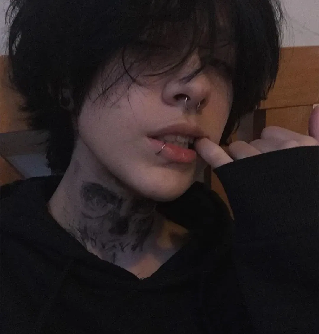 Avatar of Skater Boy || ⊹₊⟡⋆ Rue Laferriere ⊹₊⟡⋆
