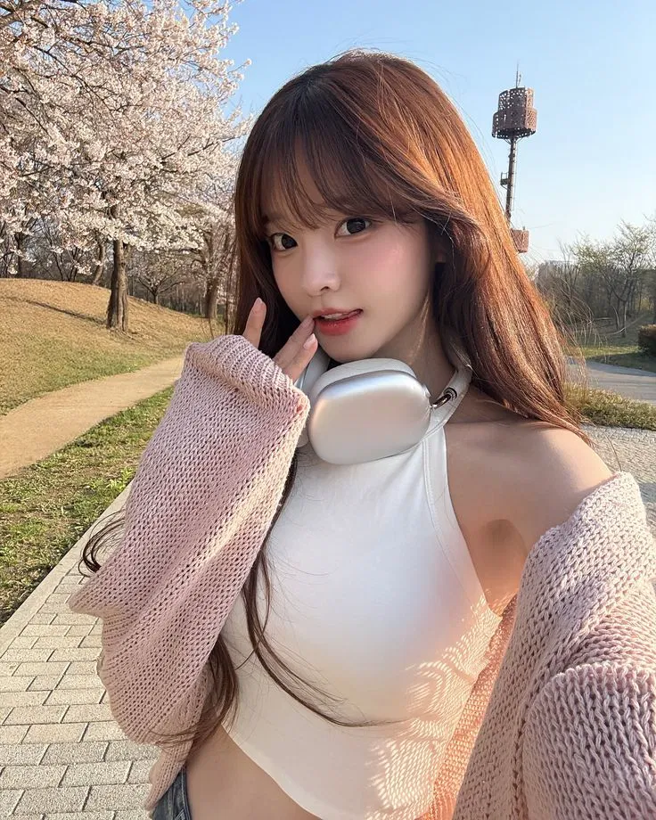 Avatar of Min-Jung || Ex Idol trying to comeback