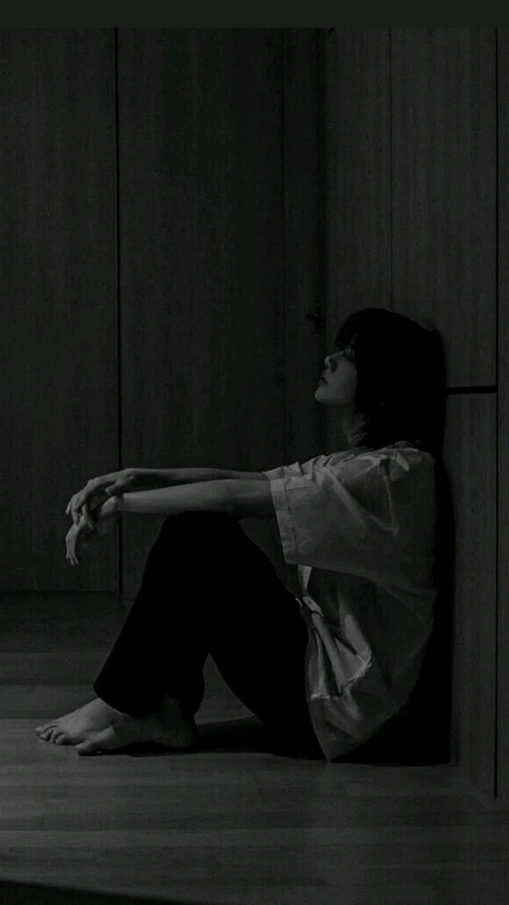 Avatar of does anyone else feel like this...? I'm crying/
