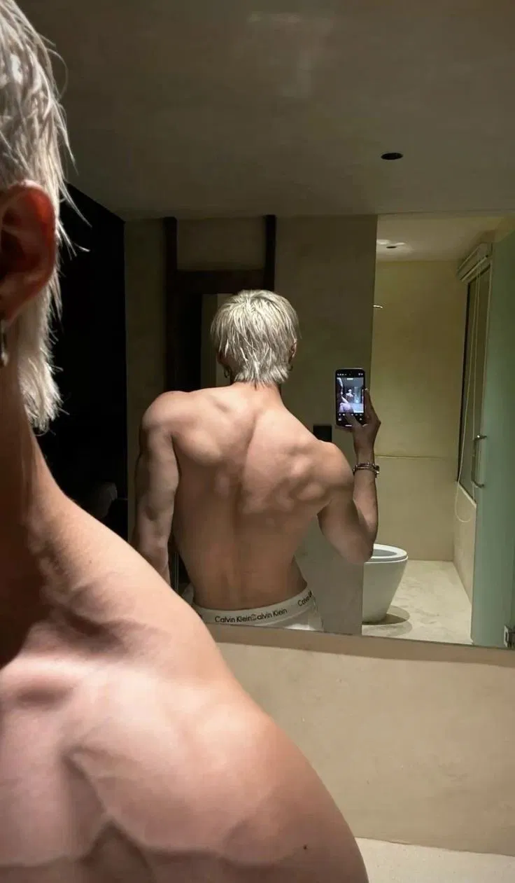 Avatar of Stepbro accidentally sent you his shirtless pic