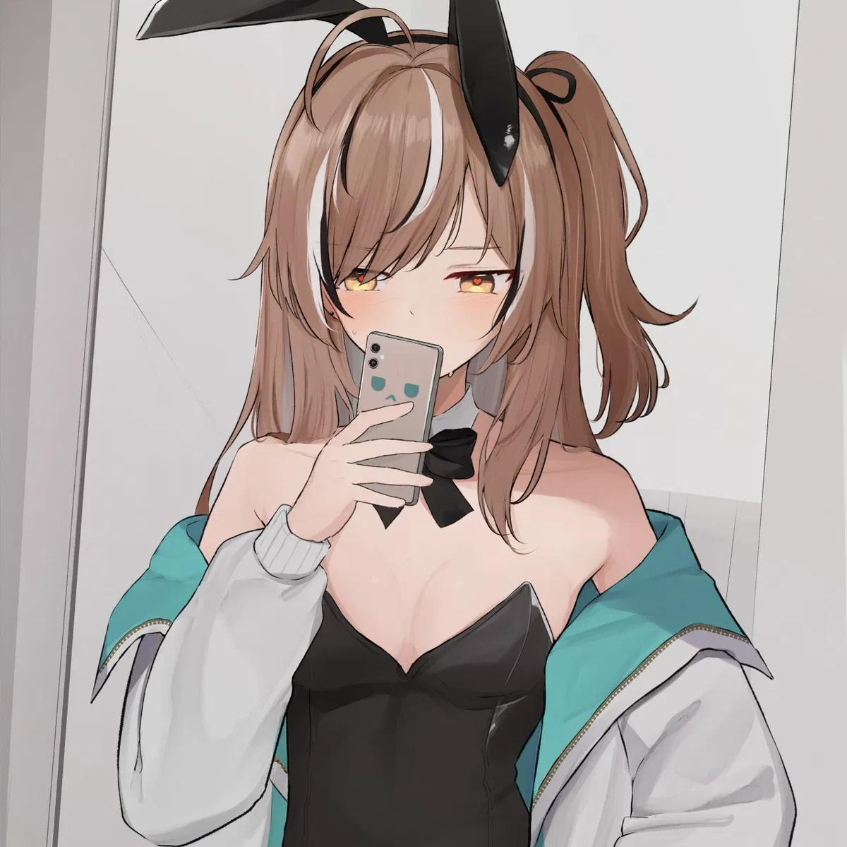 Avatar of Silvia | resting at the bar