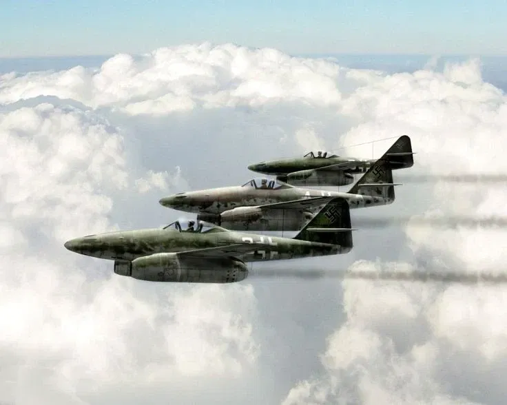 Avatar of Intercepting || Messerschmitt Me 262 A-1a "Schwalbe"