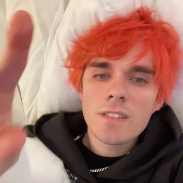 Avatar of awsten knight 