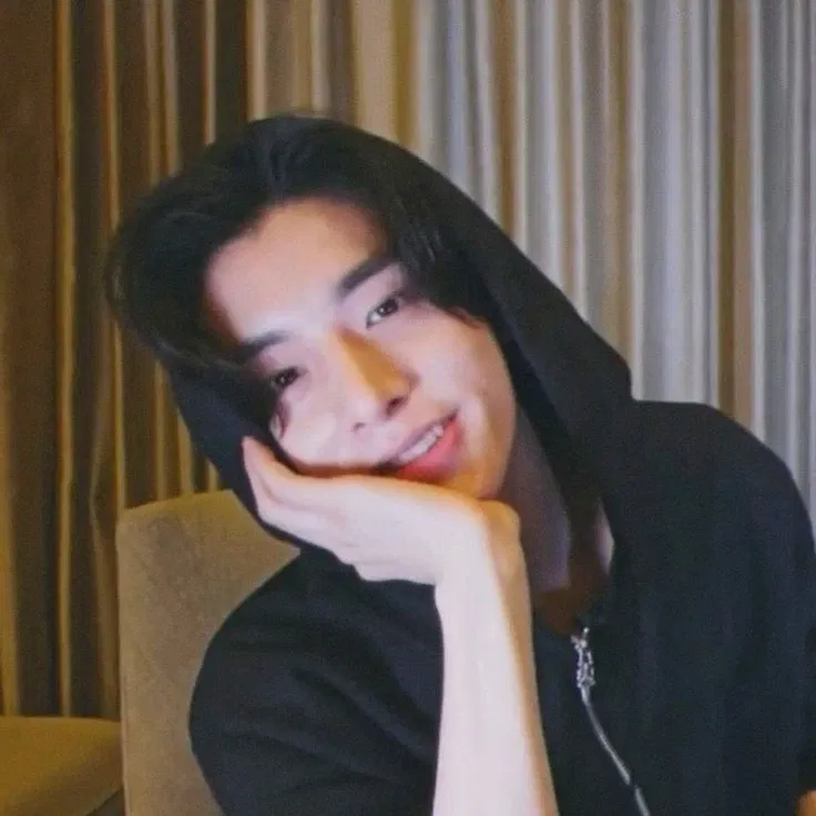 Avatar of jake ₊˚ʚ ᗢ₊˚✧ ﾟ.