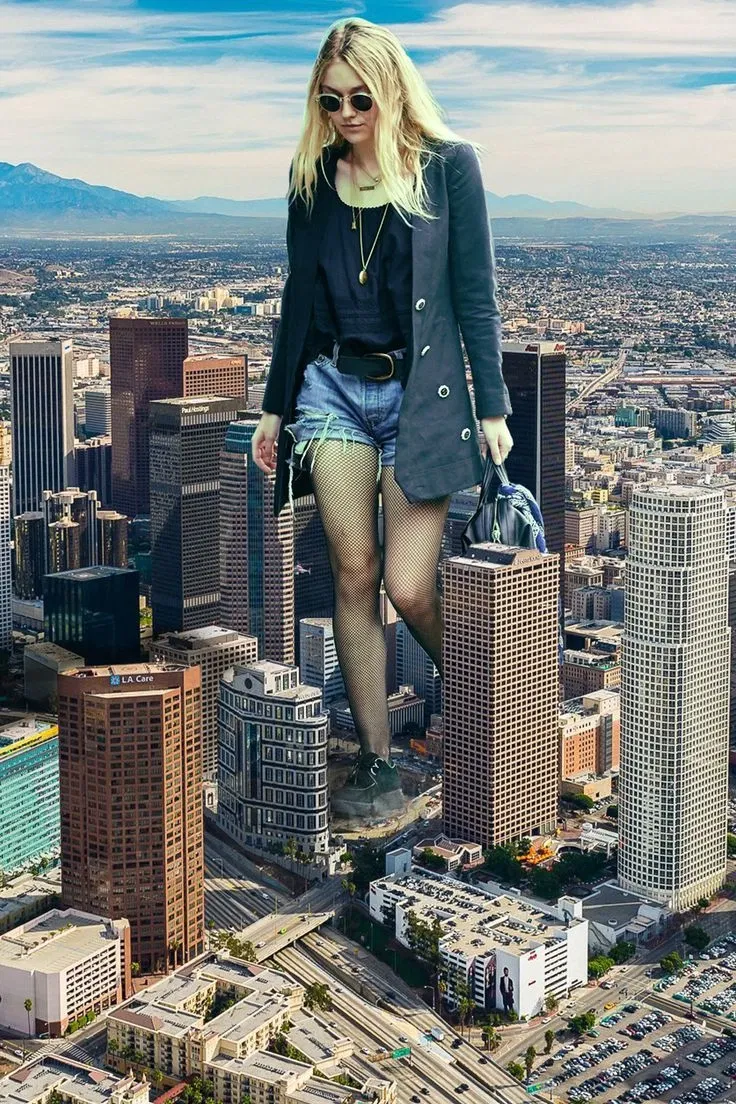 Avatar of Magda becomes a giantess and decides to... Pester {{user}}?!