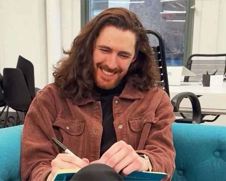 Avatar of ANDREW HOZIER-BYRNE ﹕﹙irl﹚