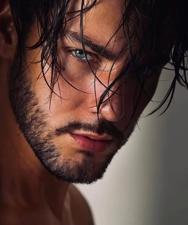 Avatar of Elliot James 