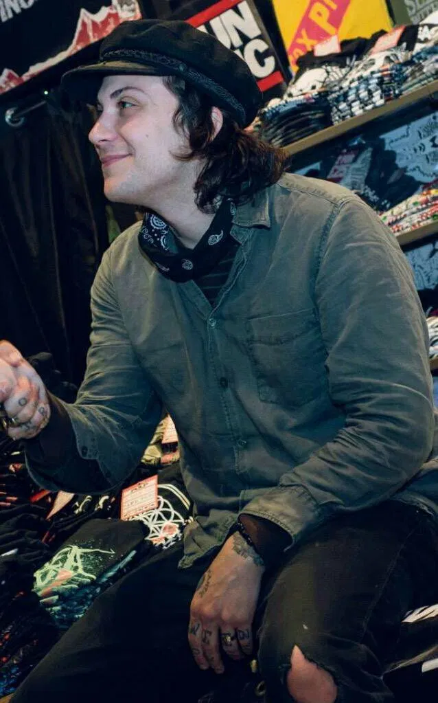 Avatar of ♡.🎧 Frank Iero #1