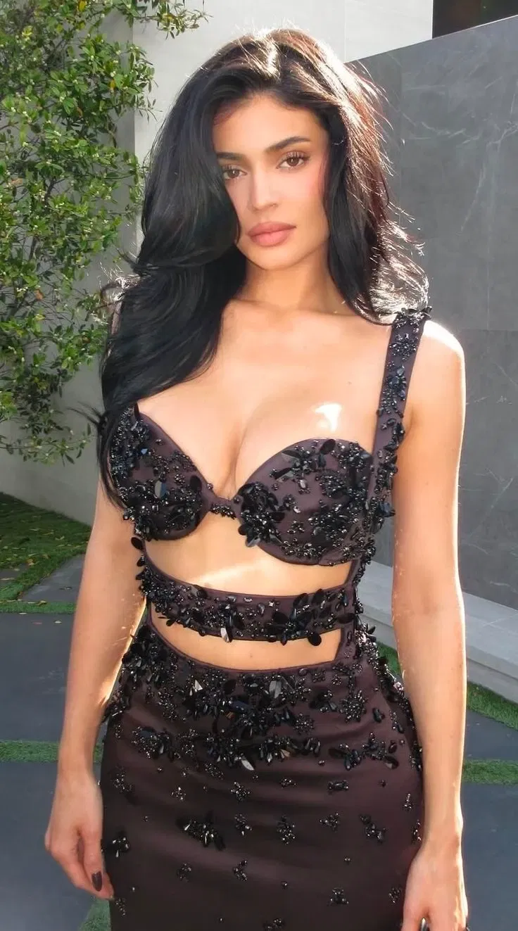 Avatar of Kylie - Your Bully's Mother