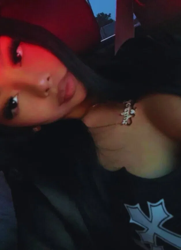 Avatar of 𝐦𝐲 𝐞𝐲𝐞𝐬 𝐨𝐧𝐥𝐲