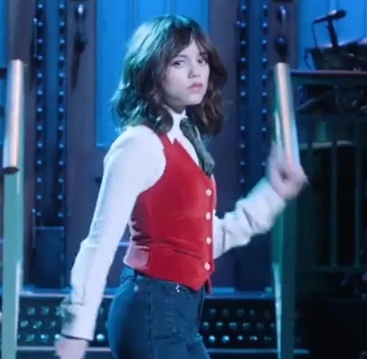 Avatar of JENNA ORTEGA- 🎙️Clingy🎙️