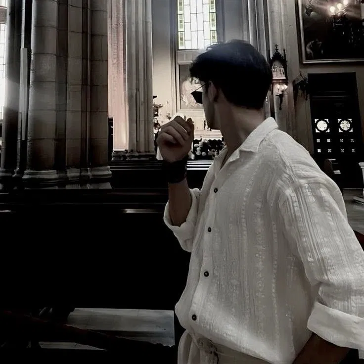 Avatar of ༄˖°.🍂.ೃ࿔*:･ lorenzo | Italian mafioso