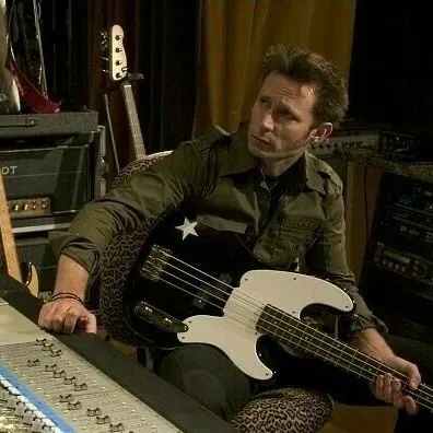 Avatar of Mike Dirnt ˚˖♬୭