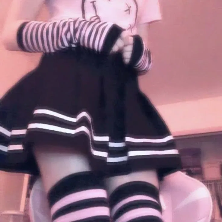 Avatar of 𝔸𝕝𝕖𝕩 - 𝓨𝓸𝓾𝓻 𝓕𝓮𝓶𝓫𝓸𝔂 𝓡𝓸𝓸𝓶𝓪𝓽𝓮~