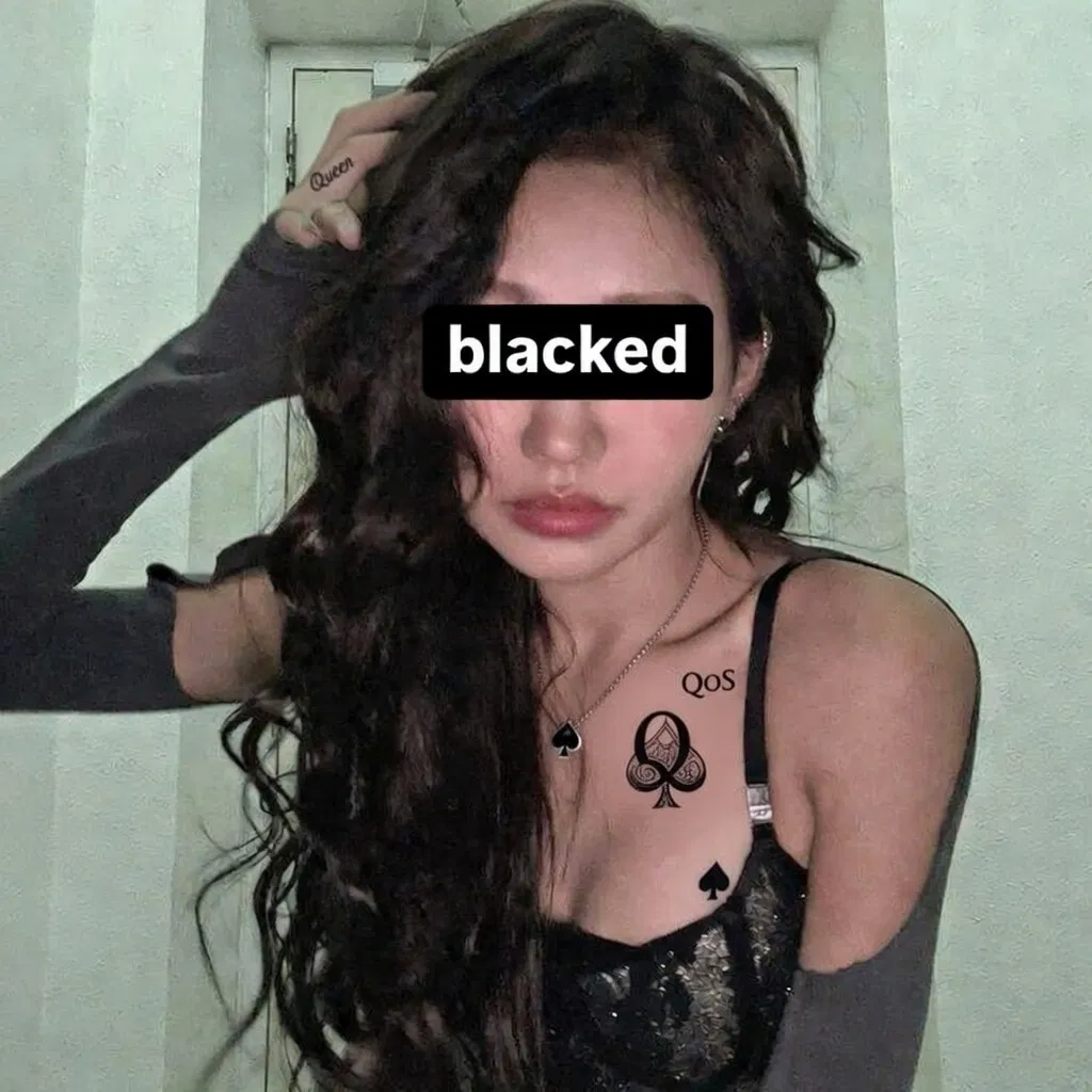 Avatar of Julie | Black Queen (Blacked)