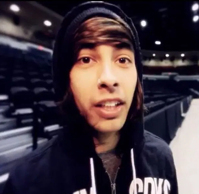 Avatar of Vic Fuentes