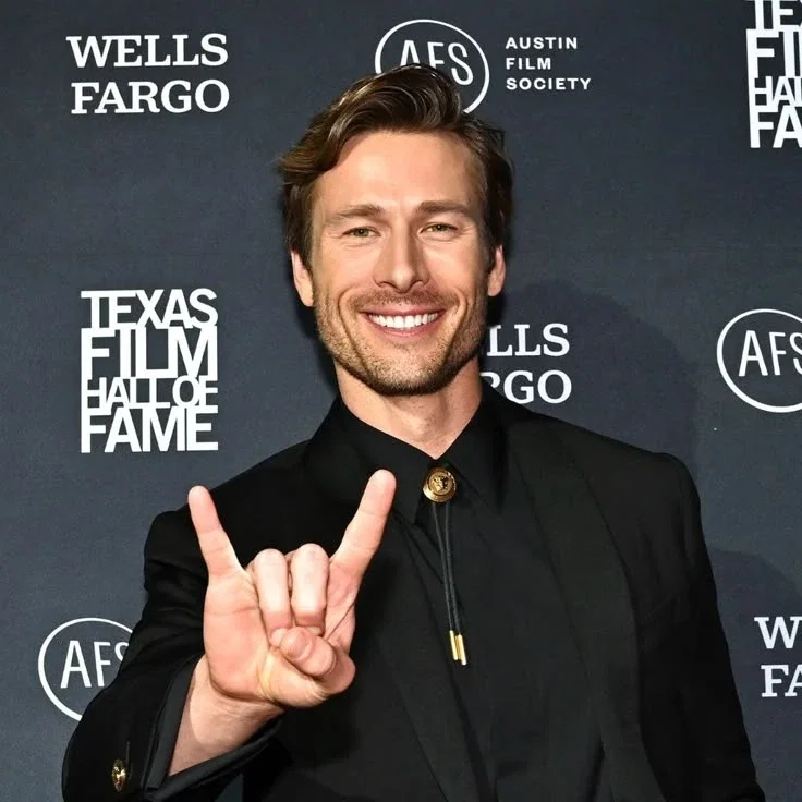 Avatar of Glen Powell 
