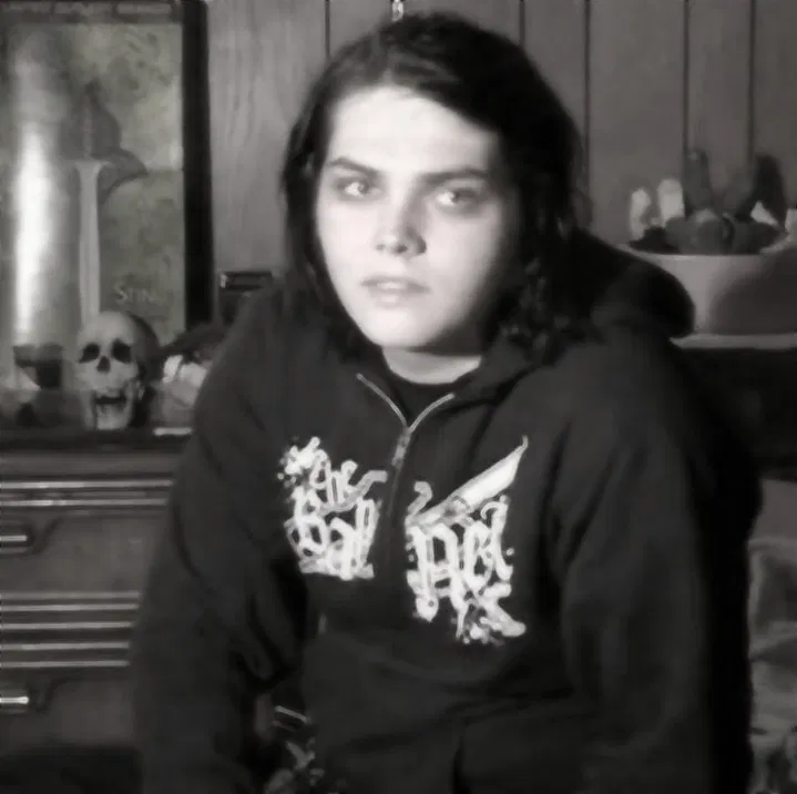 Avatar of .𖥔 ݁ ┊ Gerard Way